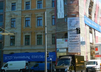 Teilabrüstung der Straßenfassade im Bereich des Rabensteinplatzes