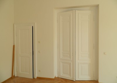 Malermäßig aufgearbeitete Zimmertüren
